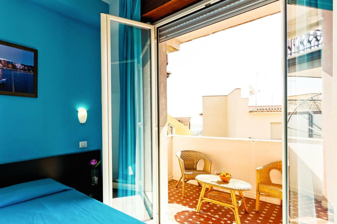 Seaview Terrace Sunny Apartment Giardini-Naxos Kültér fotó
